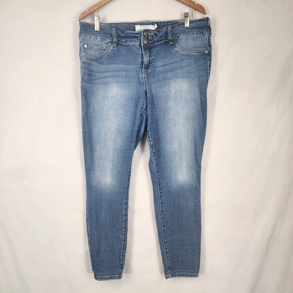 Torrid Jeggings Women's 16R 3 Button Stretch Mid Rise Ankle Distressed Denim - Picture 1 of 11